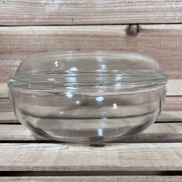 Vintage Pyrex Ovenware Bowl with Lid, 1 1/2 Quart, Clear Made in USA - Picture 10 of 11